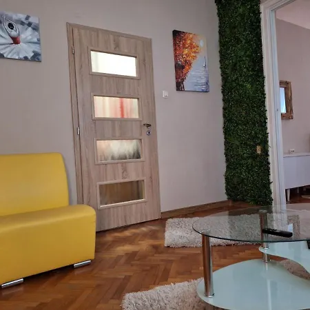 Cozy In The Heart Of דירה *